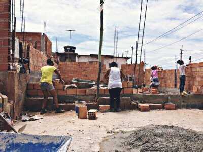 Projeto “Arquitetura na Periferia” Ensina mulheres a construir suas próprias moradias